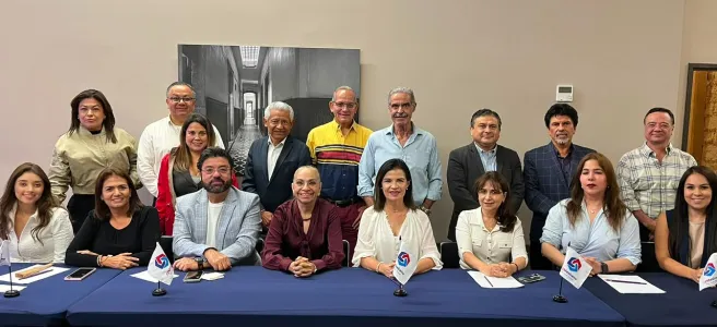 Consejeros del CEMexicano San Luis Potosí reunidos en sesión